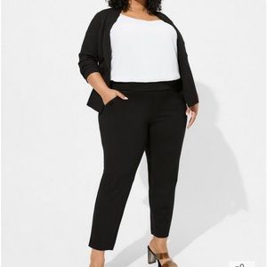 Torrid Relaxed Taper Studio Luxe Ponte High-Rise Pant 2 short Black